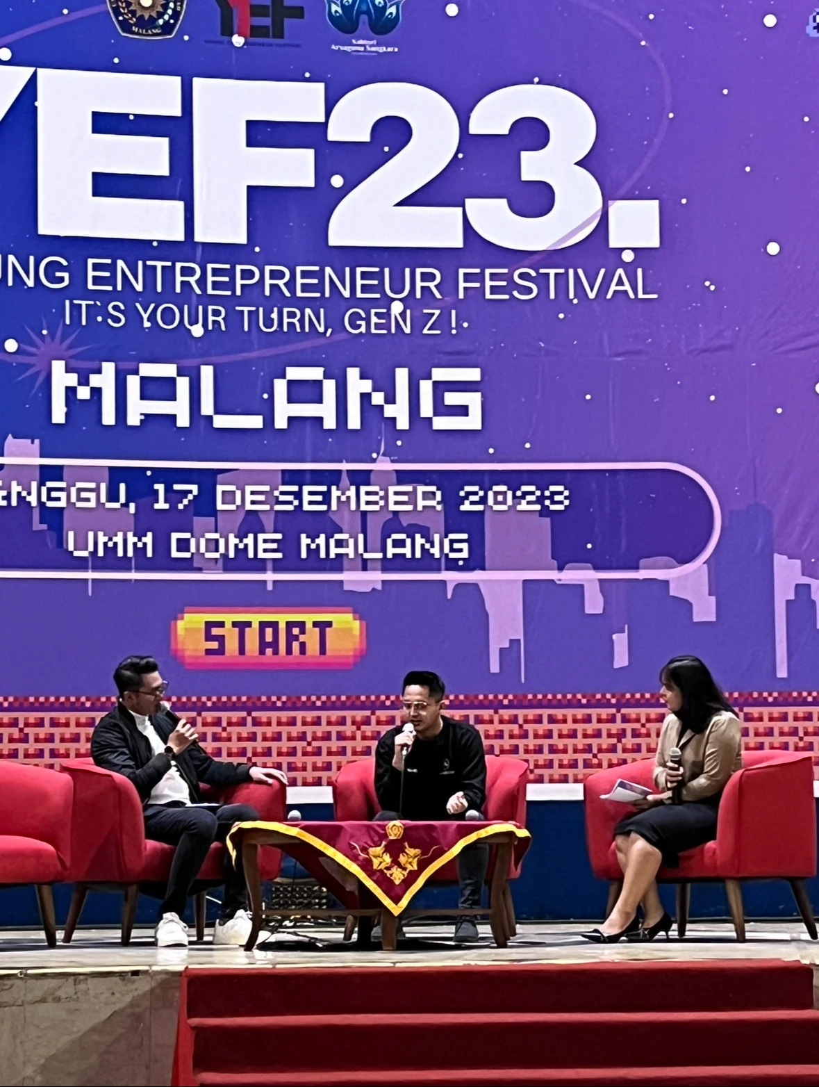 Firman berbicara di panggung Young Entrepreneur Festival 2023, UMM Dome, Malang